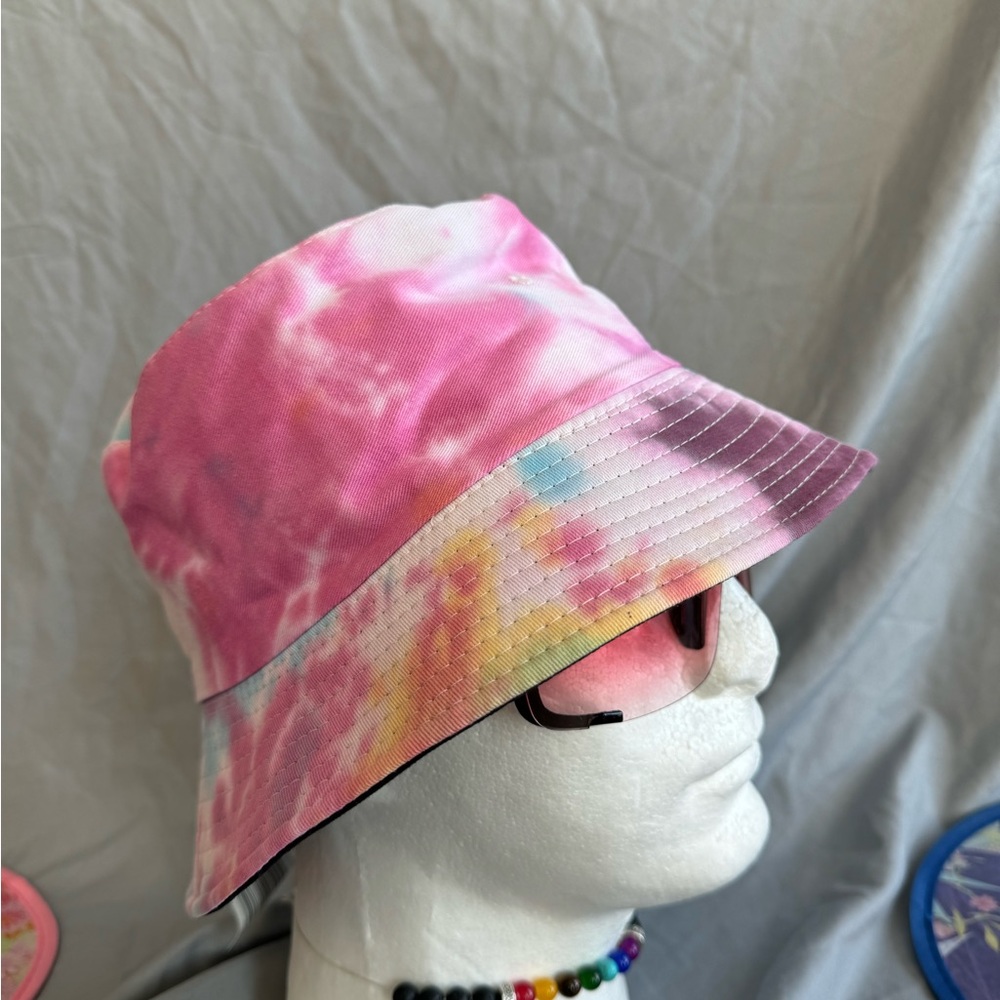 RAVELUXE 🥳 Bucket Hat 👒 ✨ Multi-Color ✨ - Picture 2 of 3